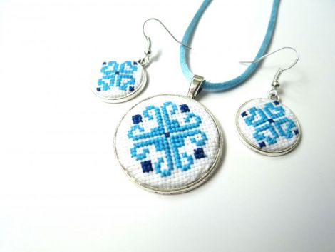 Set bleu cu motive romanesti