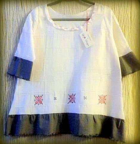 Bluza pictata cu motive traditionale