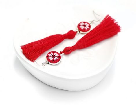 Cercei cu ciucuri si broderie manuala