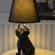 Lampa de masa cu un mops