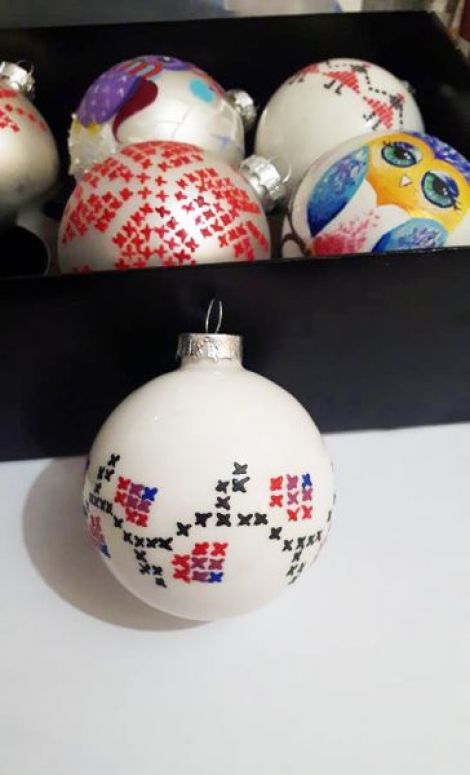 Glob sticla pictat cu motive traditionale