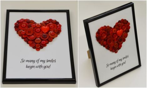 tablou cu mesaj decorat cu inima din nasturi