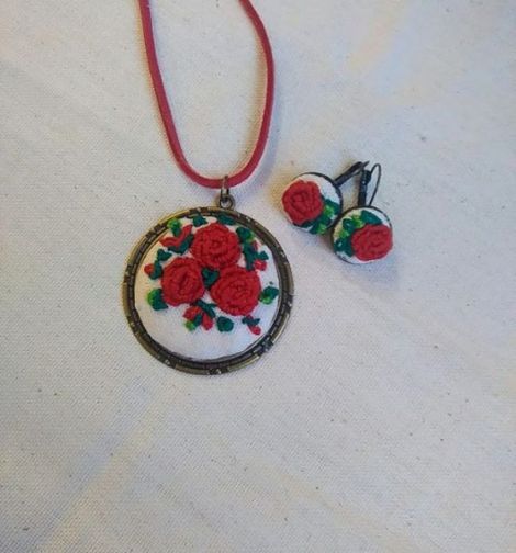 Set - pandantiv si cercei cu broderie manuala