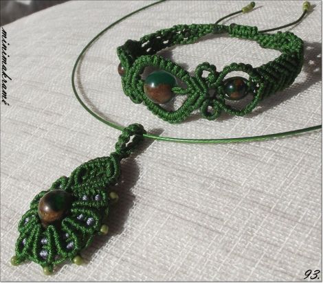 Set macrame cu minerale agate.