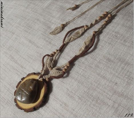 Colier macrame natural.