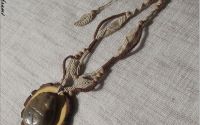 Colier macrame natural.