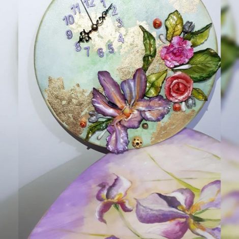 Ceas lucrat manual cu model floral 3D