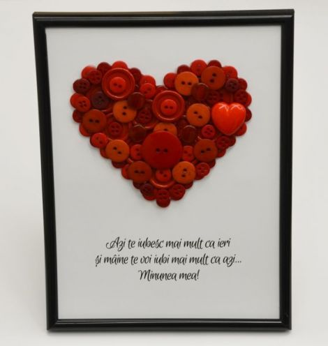 tablou cu mesaj motivational cu inima din nasturi