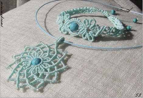 Set macrame unicat cu mineral turcoaz.