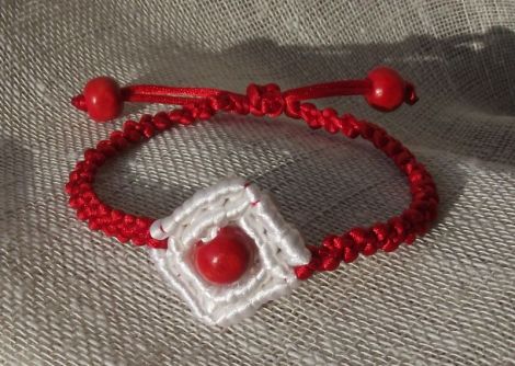 Bratara martisor.