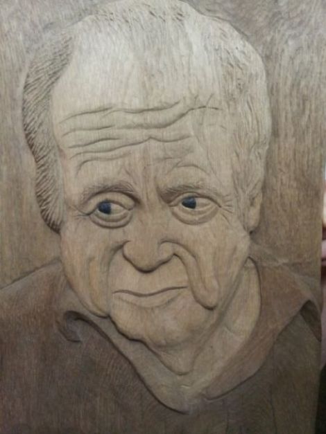 Portret sculptat n lemn