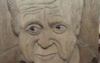 Portret sculptat n lemn