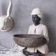 Figura de african cu un platou
