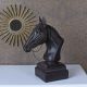 Statueta din rasini cu un cal
