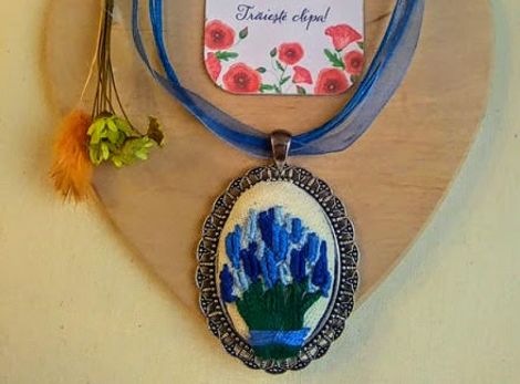 Pandantiv cu broderie manuala