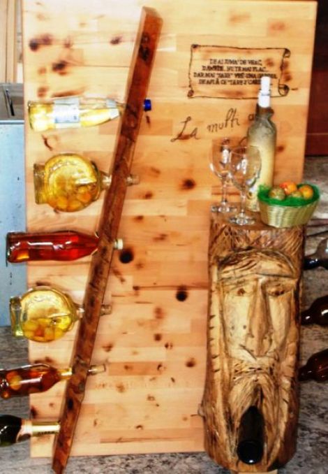 Mini bar din lemn de fag si brad sculptat manual