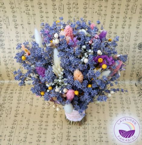 Buchet de mireasa cu lavanda si flori uscate