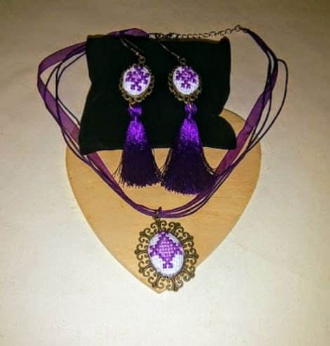 Set bijuterii cu broderie manuala