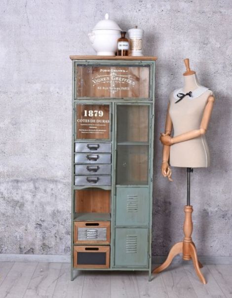 Vitrina industriala din lemn maro cu metal verde