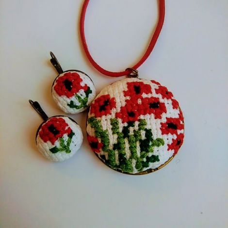 Set - pandantiv si cercei cu broderie manuala