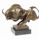 Taur stilizat - statueta din bronz pe soclu din ma