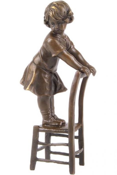 Copil pe scaun - statueta din bronz 