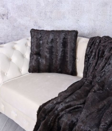 Perna decorativa din blana sintetica neagra