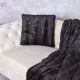 Perna decorativa din blana sintetica neagra