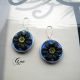 Cercei reciclati cu floricica neagra