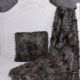 Perna decorativa din blana sintetica neagra