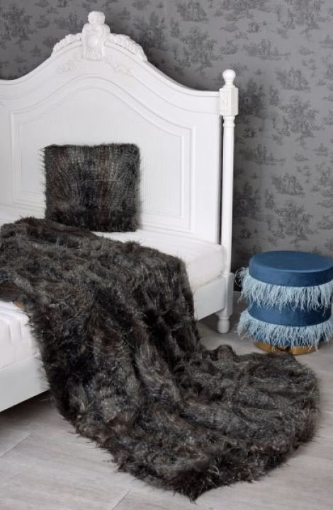 Patura decorativa din blana sintetica neagra