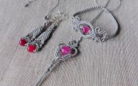 Set macrame cu pietre semipretioase.