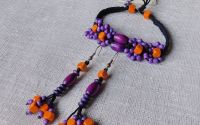 Set macrame cu margele din lemn si sticla.