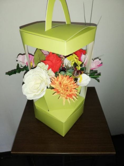 Aranjament flori de hartie