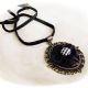 medalion cu floare neagra inramata