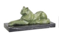 Pisica sezand-statueta din bronz pe un soclu 