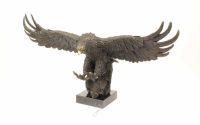 Vultur- statueta din bronz pe un soclu din marmura