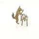 Vulpe jucand carti-statueta din bronz