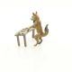 Vulpe jucand carti-statueta din bronz