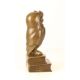 Bufnita-statueta din bronz pe un soclu din marmura