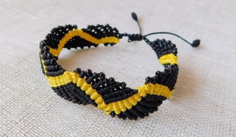 Bratara macrame.