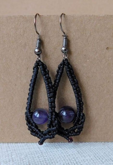Cercei macrame cu ametist.