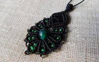 Colier macrame reglabil cu mineral crisocola.
