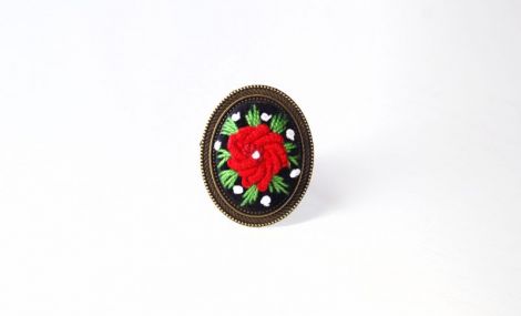 Inel cu broderie manuala