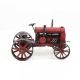 Model de tractor rosu