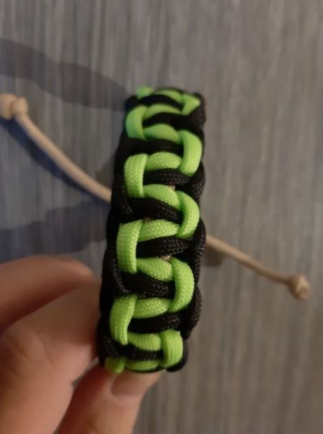 Bratara din paracord "cobra belly"
