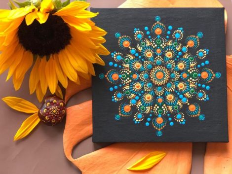 Mandala pictata pe panza cu vopsele acrilice