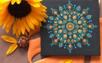 Mandala pictata pe panza cu vopsele acrilice