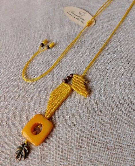 Colier macrame reglabil.