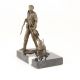 Vanator cu cainele-statueta din bronz 